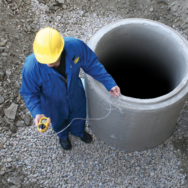 Unterwiesene Person tragbare Gaswarngeräte