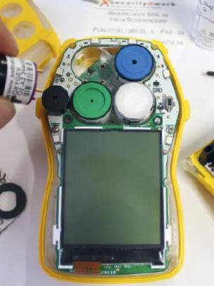 Qualifiziertes Fachpersonal für tragbare Gaswarngeräte