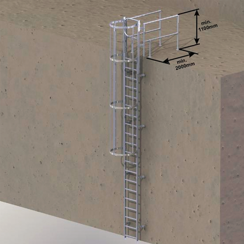 Ortsfeste Steigleiter mit Rückenschutz